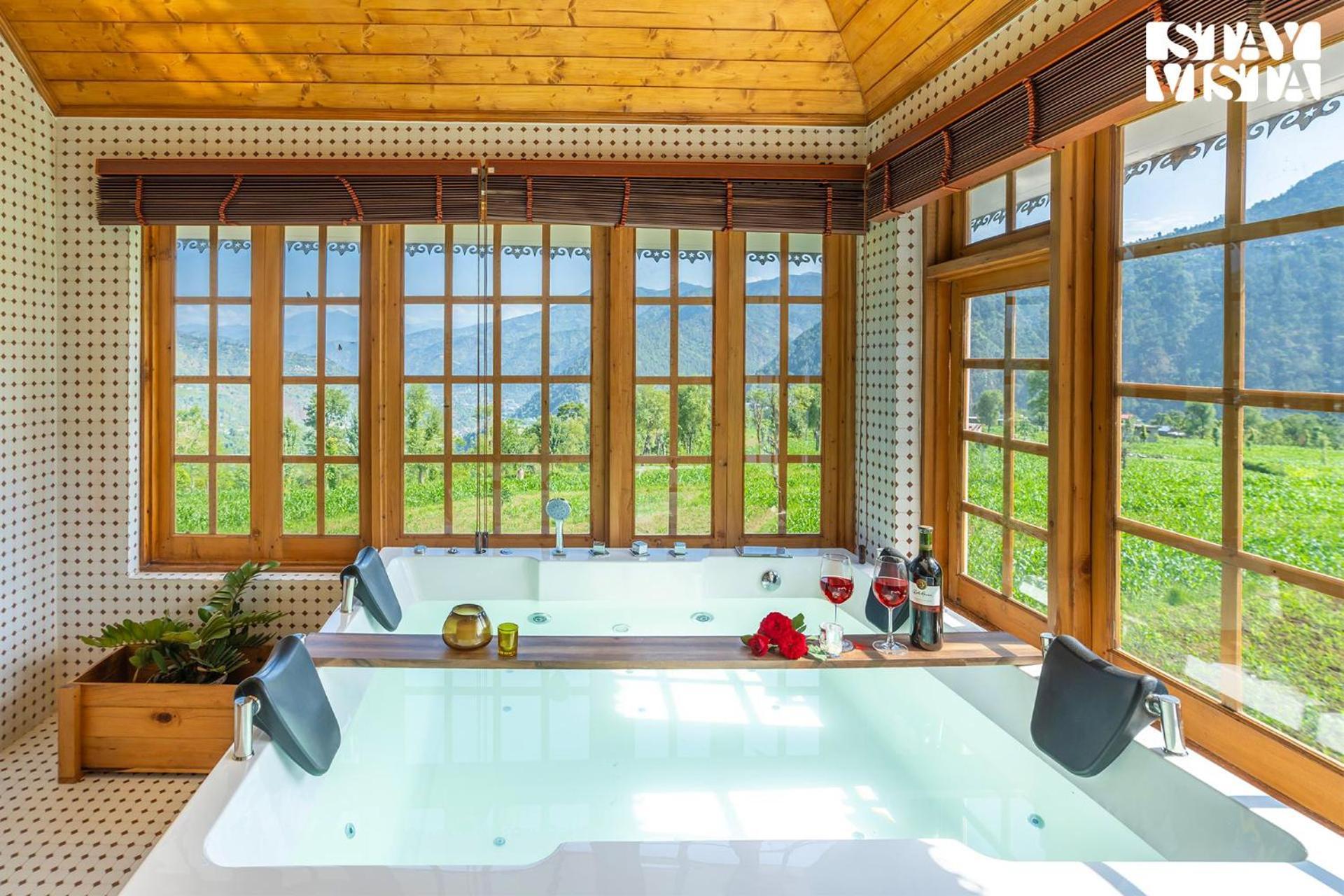 Stayvista At The Oakridge 4 Bhk Villa In Dharamshala With Jacuzzi & Balcony Chamba (Himachal Pradesh) Ngoại thất bức ảnh